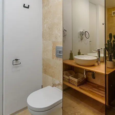 Astria Eclipse - Complex Novum Lägenhet